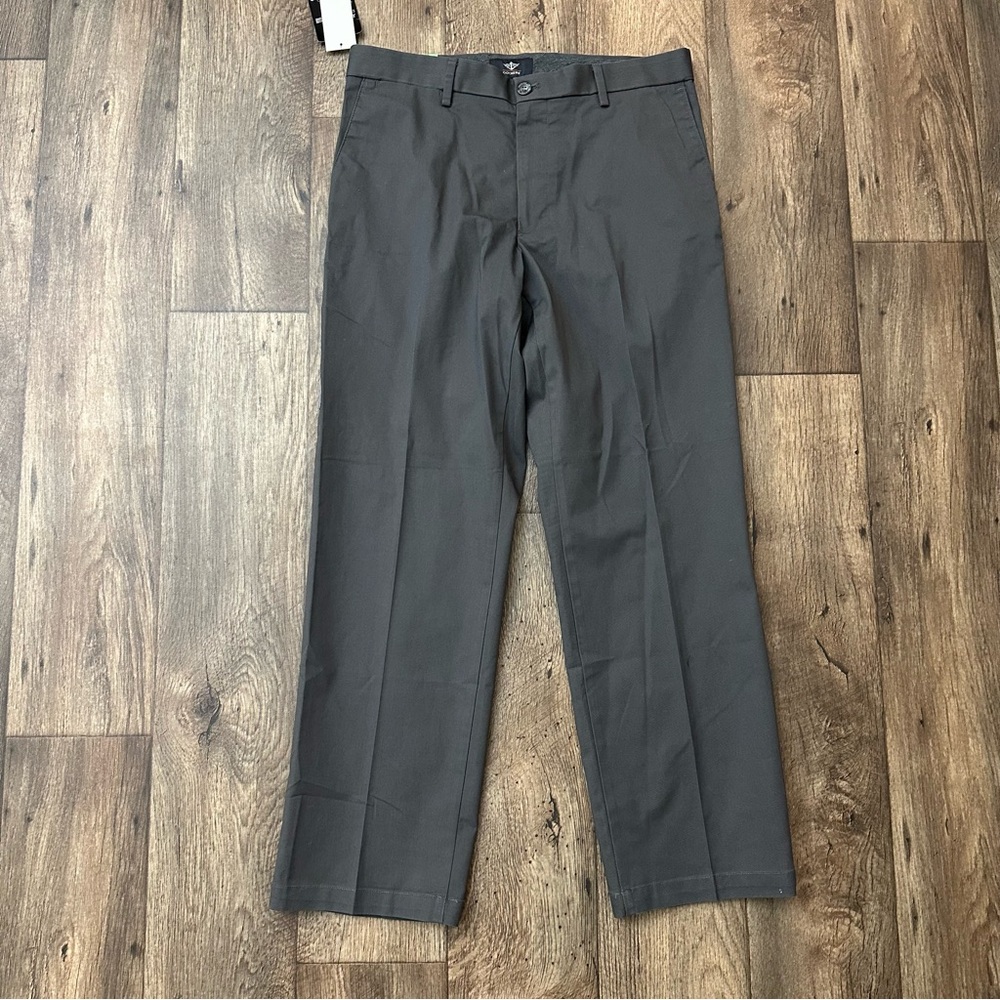 Dockers Straight Fit Flat Front On The Go Khakis Pants Men’s Size 34x30 Gray